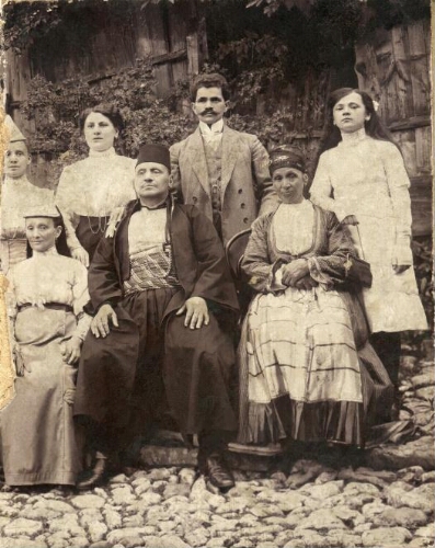 Yusu et Léa Maccioro et leur famille. Sarajevo.